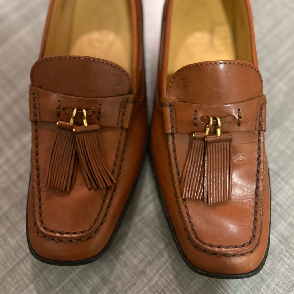 Tod's Tan Leather Loafers with Tassels
